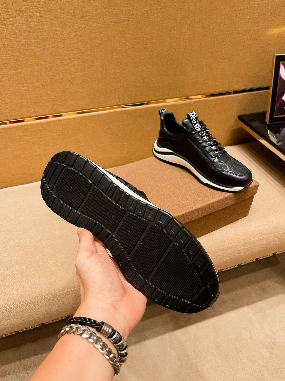 Men's shoes💰 420💰🔥[Dior]🔥High-end brand of men's shoes official website 1:1 latest masterpiece: the upper is made of Italian imported first-layer cowhide with a comfortable and breathable lining➕original non-slip and wear-resistant outsole🔥, making walking more convenient and comfortable! An exclusive new model, a stunning work, a beautiful 1:1 replica [color] compared to the official quality! Create a fashionable personality to set off your uniqueness! A must-have for trendy men! Classic🔥Size: Male 38-44 2⃣️colors available🔥